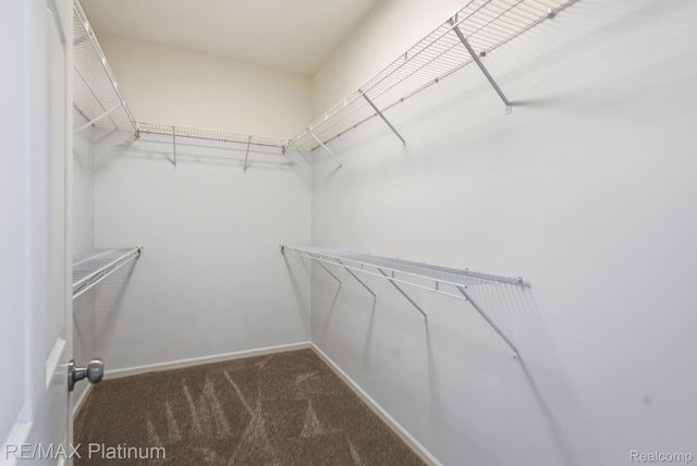 2508 Signature Drive, Hamburg Township, MI 48169