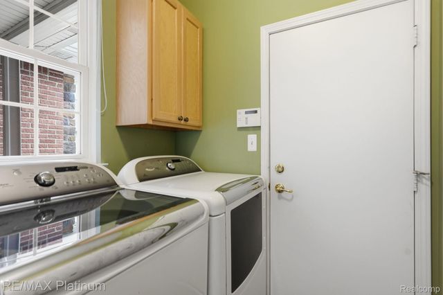 2508 Signature Drive, Hamburg Township, MI 48169
