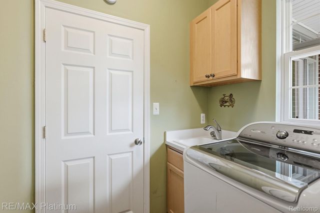 2508 Signature Drive, Hamburg Township, MI 48169