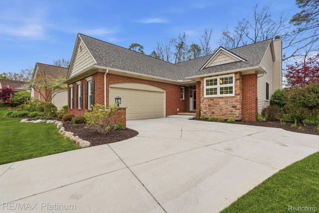 2508 Signature Drive, Hamburg Township, MI 48169