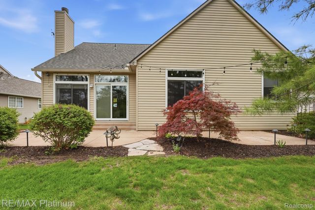 2508 Signature Drive, Hamburg Township, MI 48169