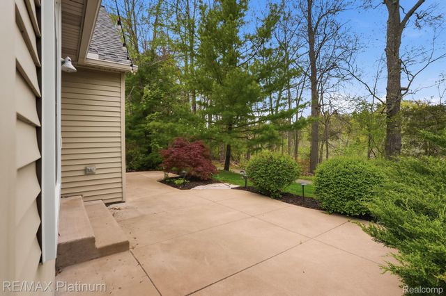 2508 Signature Drive, Hamburg Township, MI 48169