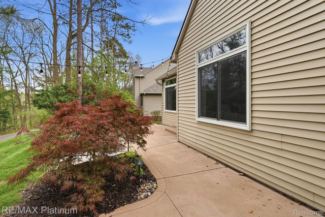 2508 Signature Drive, Hamburg Township, MI 48169