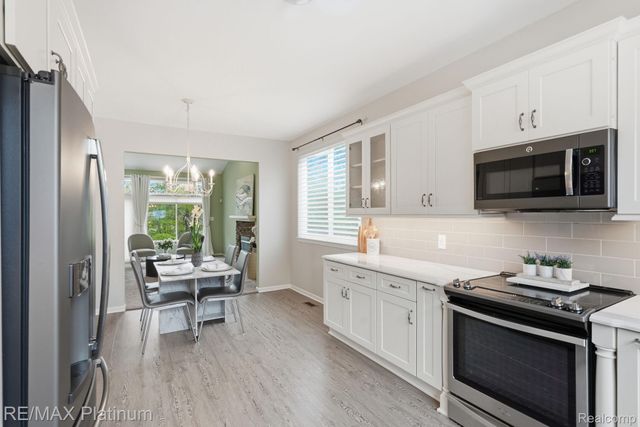 2508 Signature Drive, Hamburg Township, MI 48169