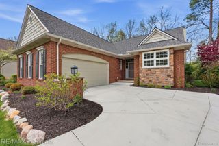 2508 Signature Drive, Hamburg Township, MI 48169