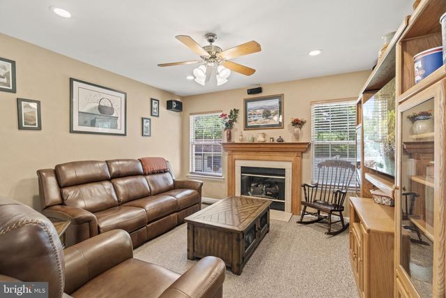 16 FOXCHASE DR, Burlington Township, NJ 08016