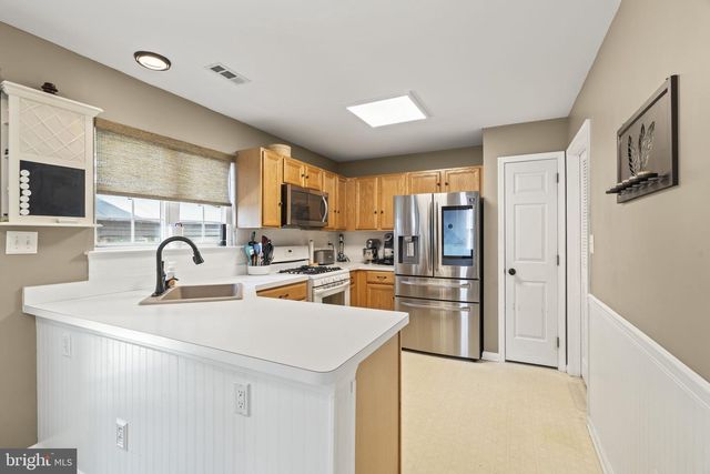16 FOXCHASE DR, Burlington Township, NJ 08016
