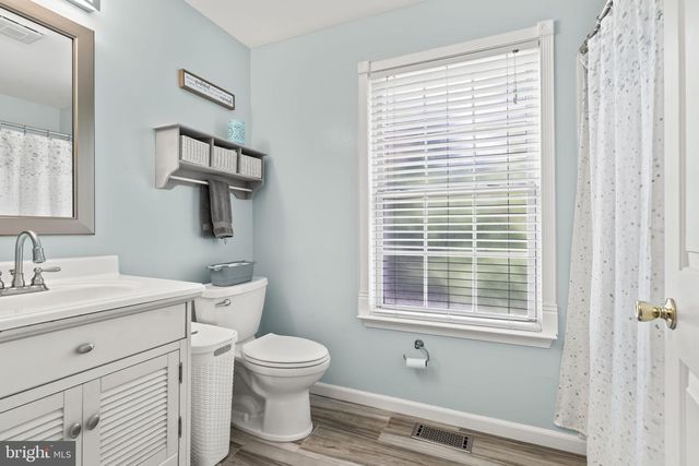 16 FOXCHASE DR, Burlington Township, NJ 08016