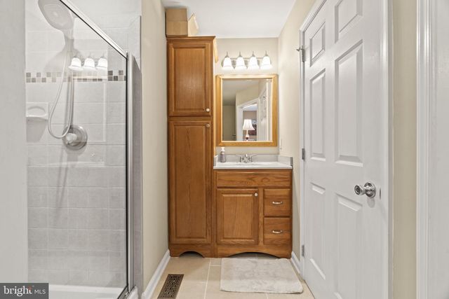 16 FOXCHASE DR, Burlington Township, NJ 08016