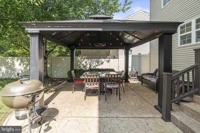 16 FOXCHASE DR, Burlington Township, NJ 08016