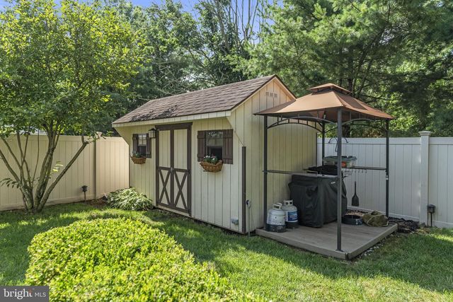16 FOXCHASE DR, Burlington Township, NJ 08016
