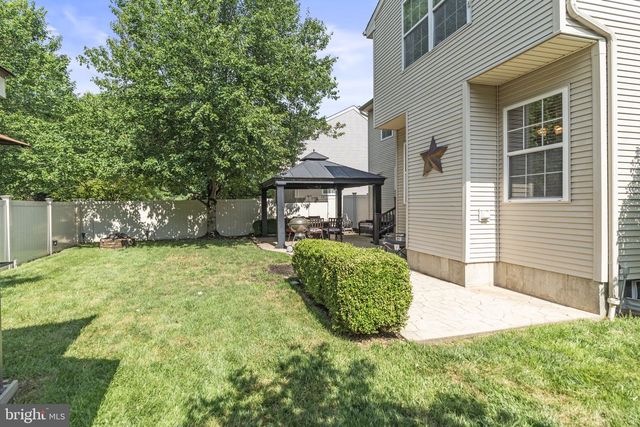 16 FOXCHASE DR, Burlington Township, NJ 08016