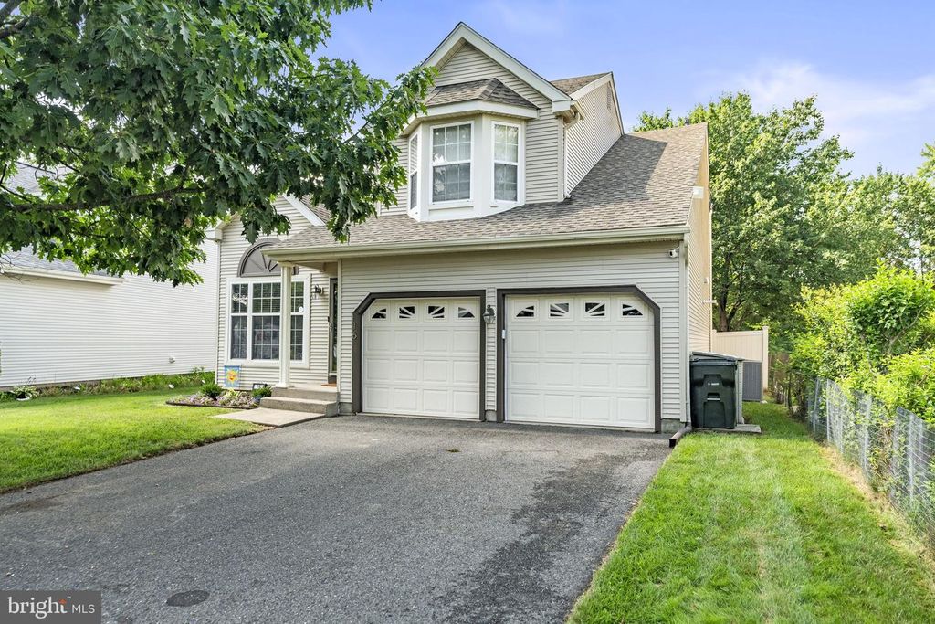 16 FOXCHASE DR, Burlington Township, NJ 08016