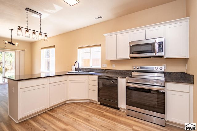 1022 Pinecrest Dr, Pueblo, CO 81005