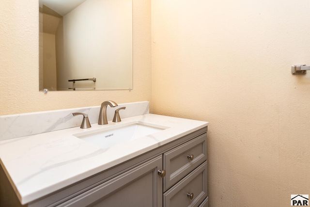 1022 Pinecrest Dr, Pueblo, CO 81005