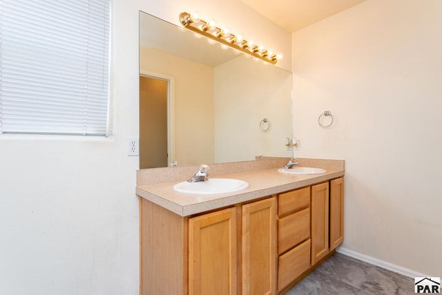 1022 Pinecrest Dr, Pueblo, CO 81005