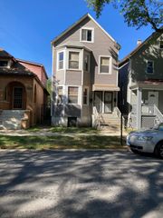 8150 S South Shore Drive, Chicago, IL 60617