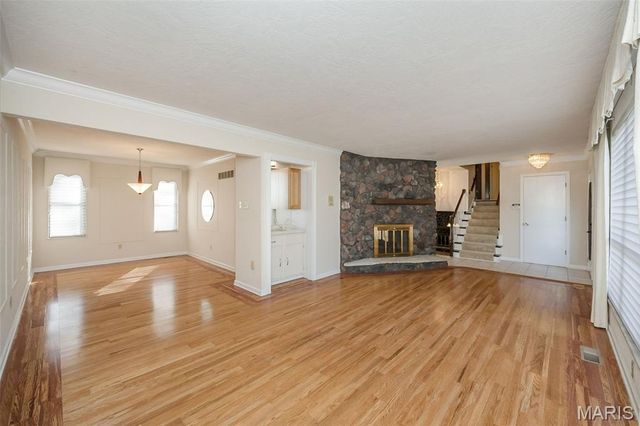 4829 Gatesbury Drive, St Louis, MO 63128