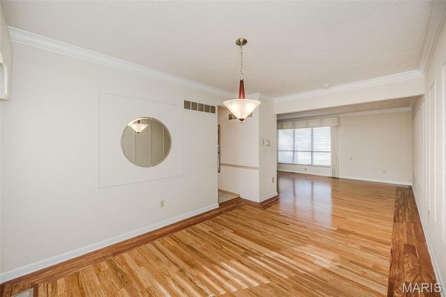 4829 Gatesbury Drive, St Louis, MO 63128