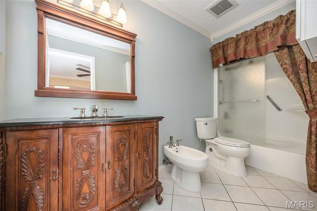 4829 Gatesbury Drive, St Louis, MO 63128