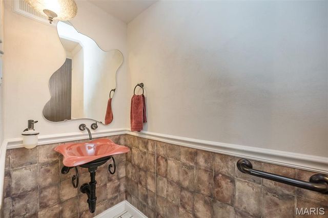 4829 Gatesbury Drive, St Louis, MO 63128