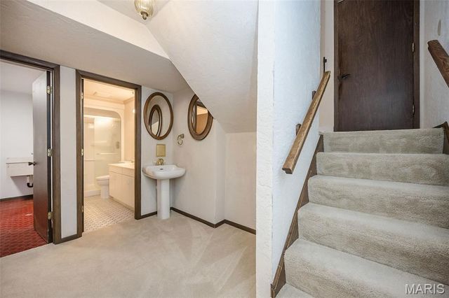 4829 Gatesbury Drive, St Louis, MO 63128