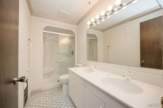 4829 Gatesbury Drive, St Louis, MO 63128