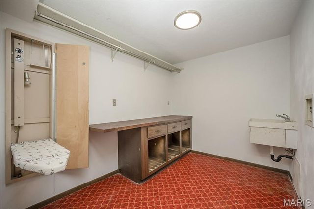 4829 Gatesbury Drive, St Louis, MO 63128