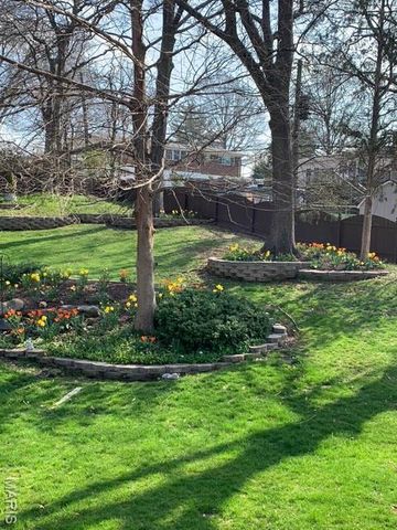 4829 Gatesbury Drive, St Louis, MO 63128