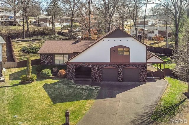 4829 Gatesbury Drive, St Louis, MO 63128