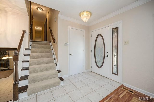 4829 Gatesbury Drive, St Louis, MO 63128