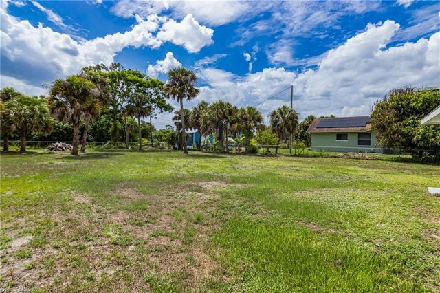 417 Roosevelt AVE, Lehigh Acres, FL 33936