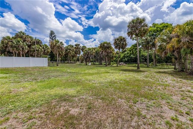 417 Roosevelt AVE, Lehigh Acres, FL 33936