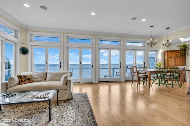 42 Bayside Drive, Atlantic Highlands, NJ 07716