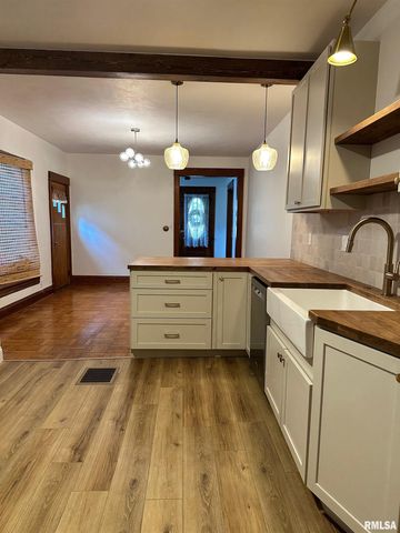 323 S GLENWOOD Avenue, Springfield, IL 62704