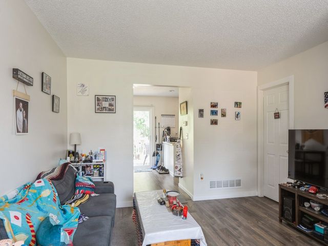 1010 W 1st Avenue, Indianola, IA 50125