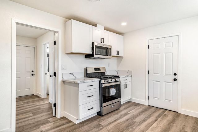 130 W Celeste Avenue, Fresno, CA 93704