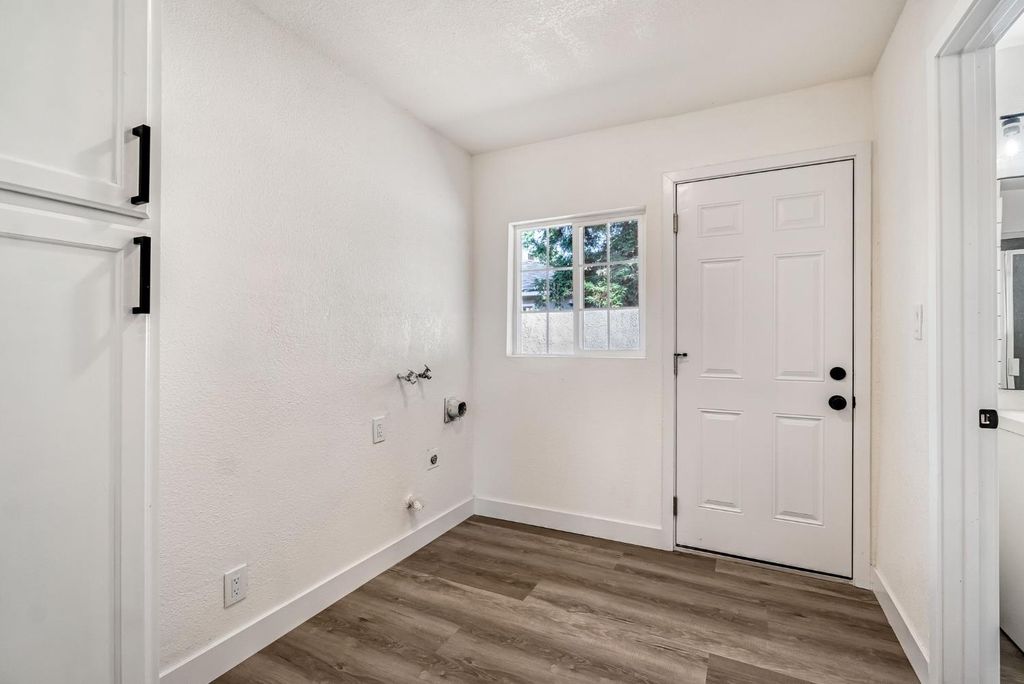 Image 16 of property listing at 130 W Celeste Avenue, Fresno, CA 93704