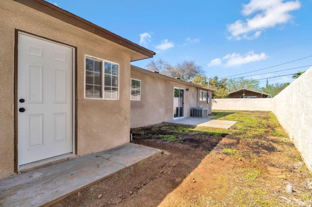 Image 29 of property listing at 130 W Celeste Avenue, Fresno, CA 93704