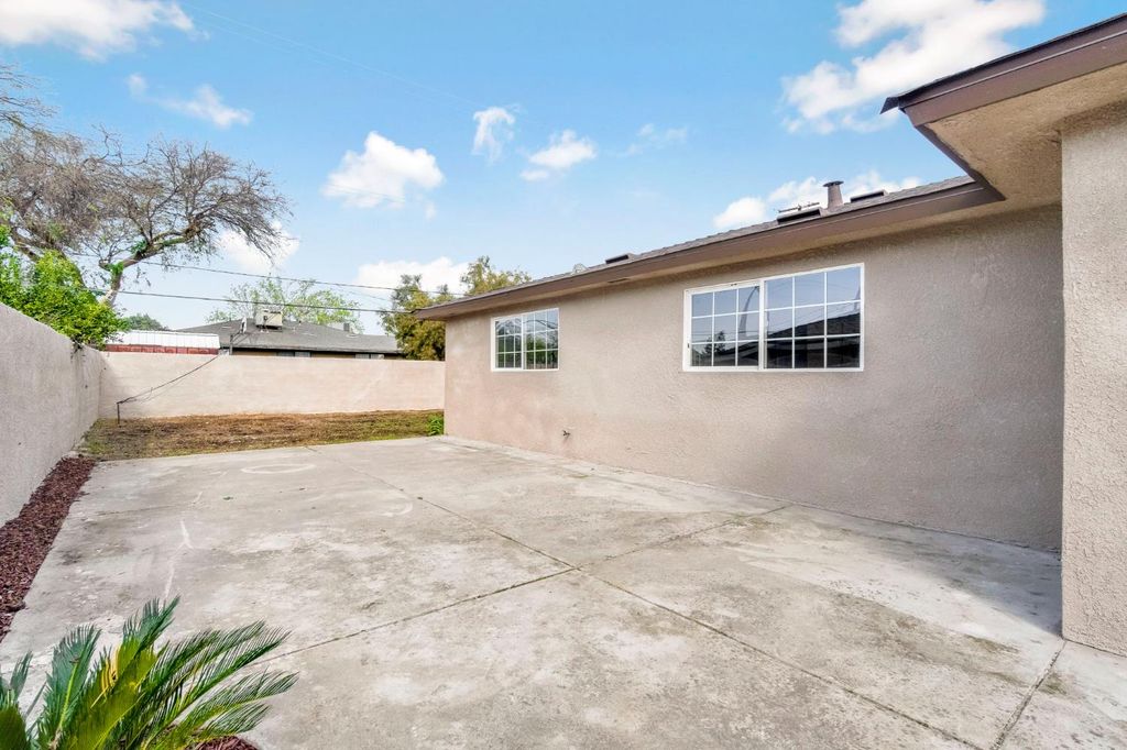 Image 32 of property listing at 130 W Celeste Avenue, Fresno, CA 93704