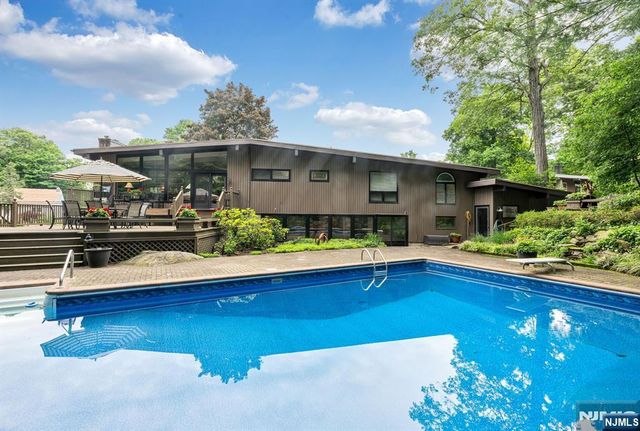 11 Kingsley Road, Ringwood, NJ 07456