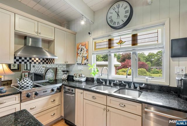 11 Kingsley Road, Ringwood, NJ 07456