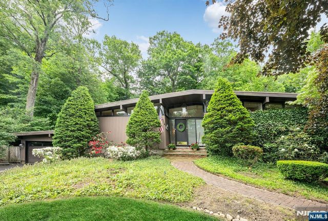 11 Kingsley Road, Ringwood, NJ 07456