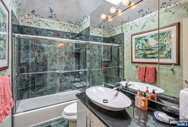 11 Kingsley Road, Ringwood, NJ 07456