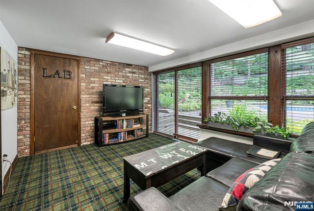 11 Kingsley Road, Ringwood, NJ 07456
