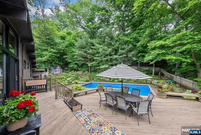 11 Kingsley Road, Ringwood, NJ 07456