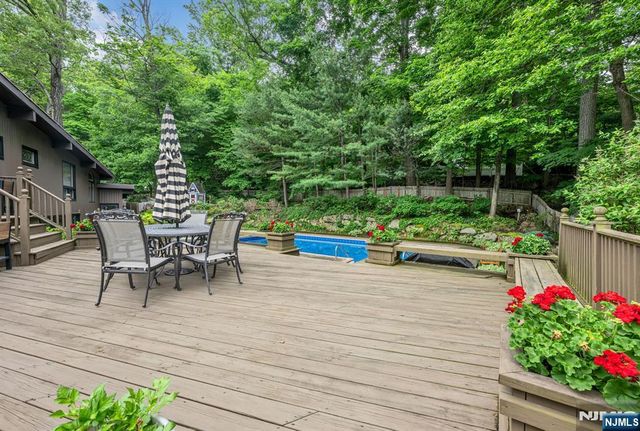 11 Kingsley Road, Ringwood, NJ 07456