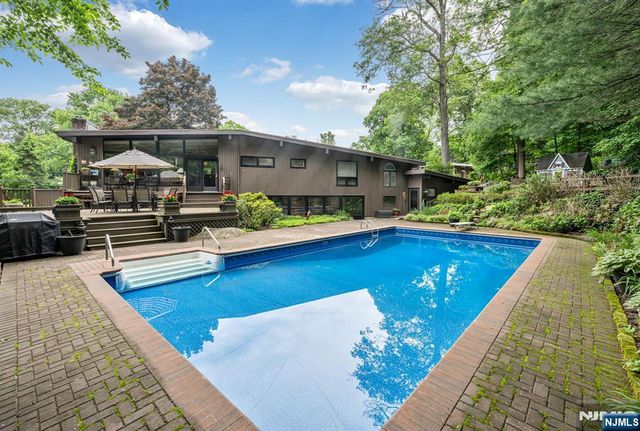 11 Kingsley Road, Ringwood, NJ 07456