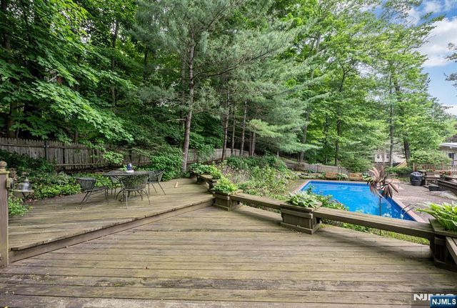 11 Kingsley Road, Ringwood, NJ 07456