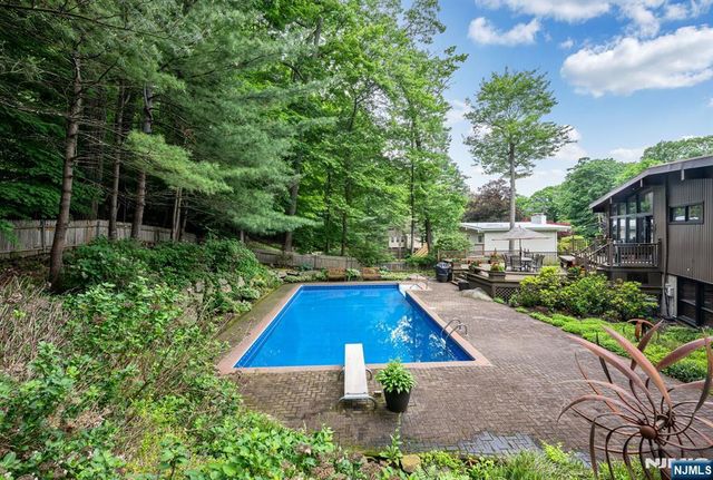 11 Kingsley Road, Ringwood, NJ 07456